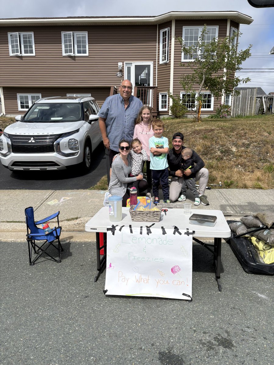 If you are out and about in da Pearl today, drop by 68 Brodie Street and show your support for these young entrepreneurs.  Lemonade, Freezies and Popcorn for Sale!
#CommunityMatters #MountPearl