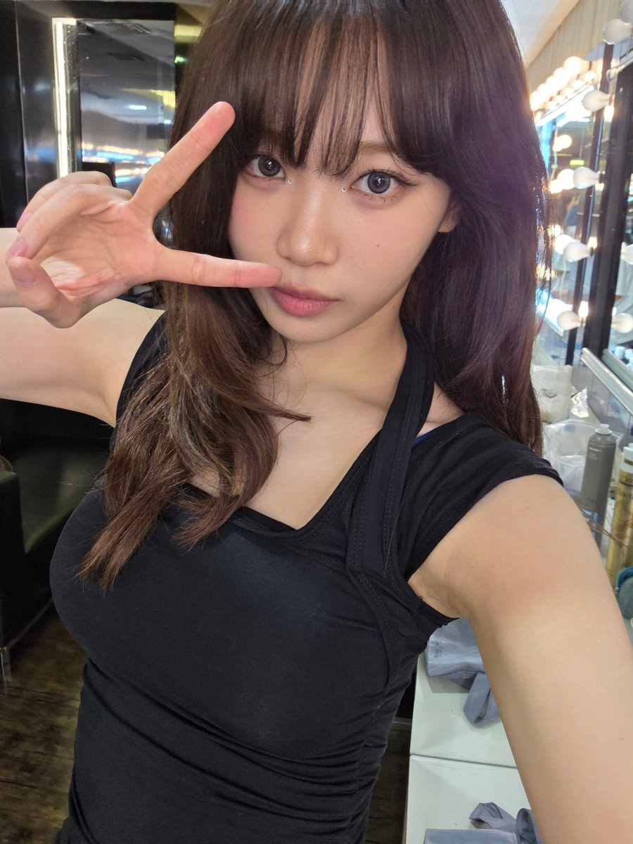 kim chaewon pics 🎉 tweet media