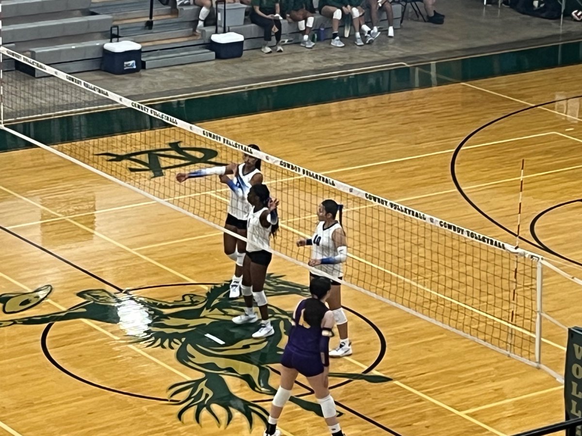 Catching my squad <a href="/SanBobcat/">South San Bobcat Volleyball</a> in action vs Laredo LBJ. Go Bobcats!