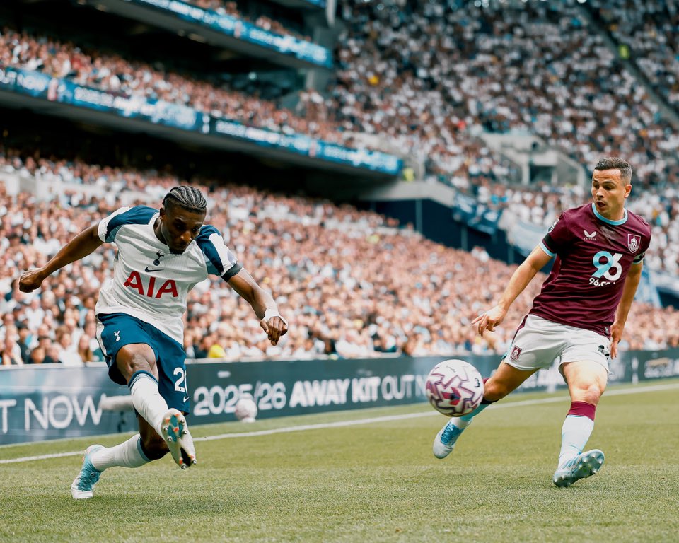 AJTHFC10's tweet photo. The winger we've been crying out for.

"To dare is to do" mentality 🥶 https://t.co/p2e84Zeemq
