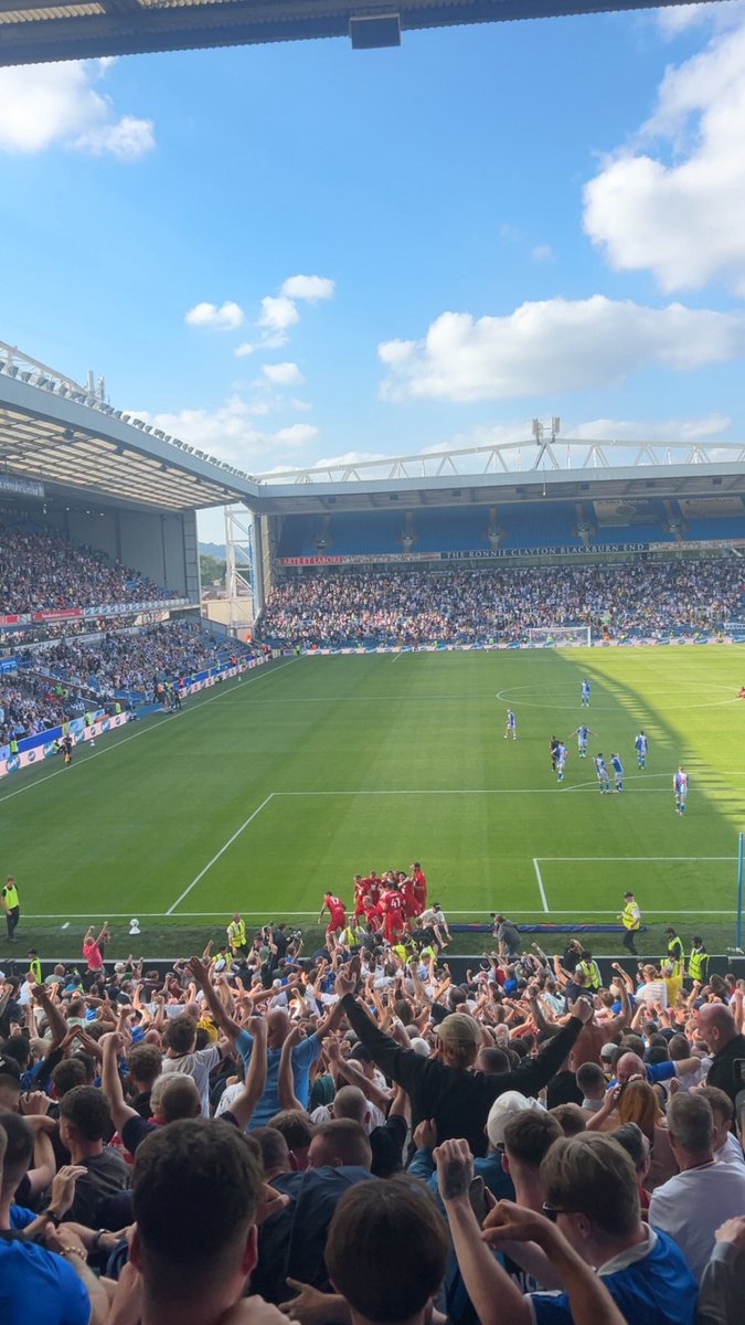 lennonkian_'s tweet photo. LIMBS EVERYWHERE
98th minute winner
Lyndon Dykes the hero
First win at Ewood park in 12 years
This football club is back #bcfc https://t.co/srrWgX8M4v