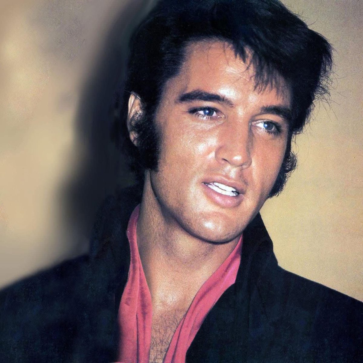 gginger069's tweet photo. Good Afternoon ๐
Have An Awesome Weekend ๐ฅณ ๐โก๐
#RememberingElvis
#KingOfRockAndRoll https://t.co/99pcWiSsBt