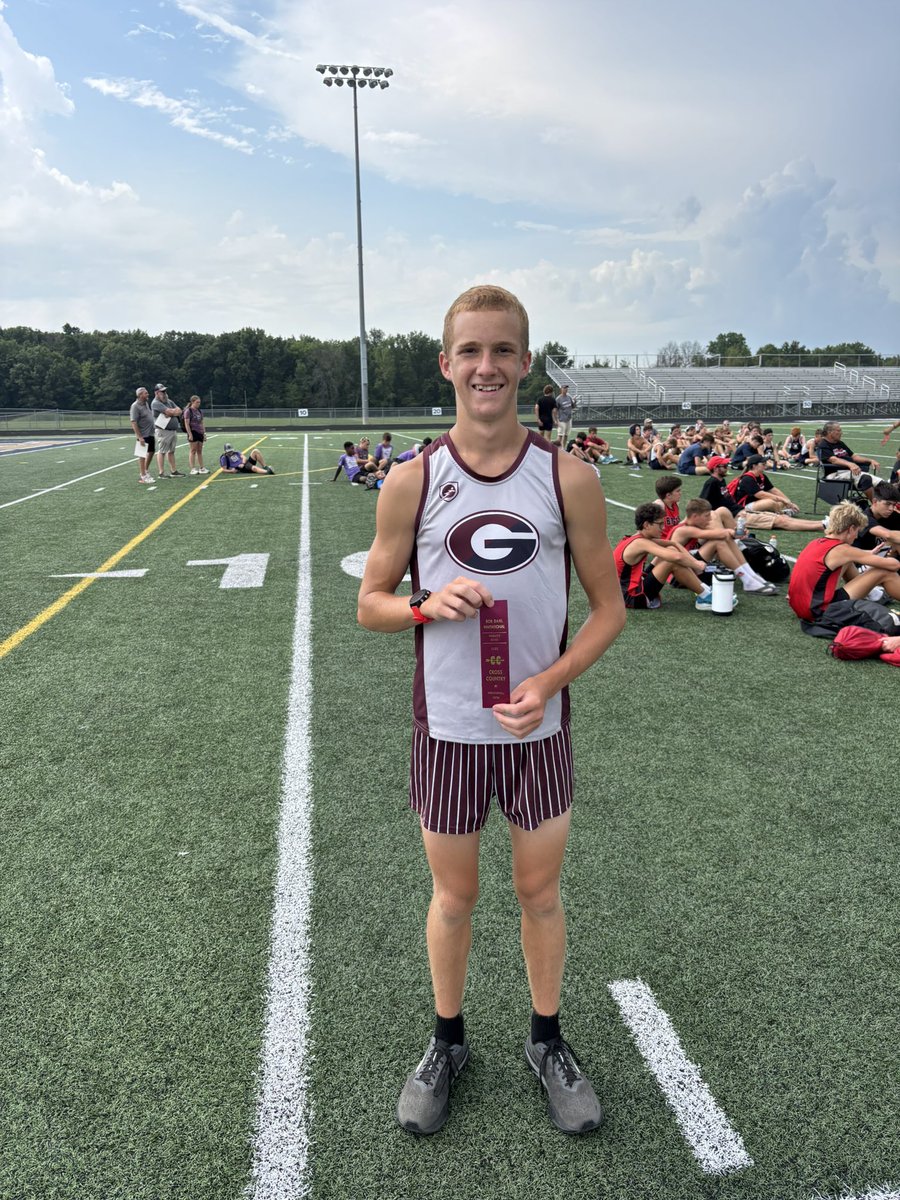 rayman807's tweet photo. Great first meet of the year by our XC teams at Norwell this morning led by Emerson Sewelin who lowered his time from last year by almost 3 minutes and took 15th place overall.  Everyone competed and ran hard! Guys finished  as a team in 9th place and the girls took 5th.  #RBT https://t.co/u0qGtAIule