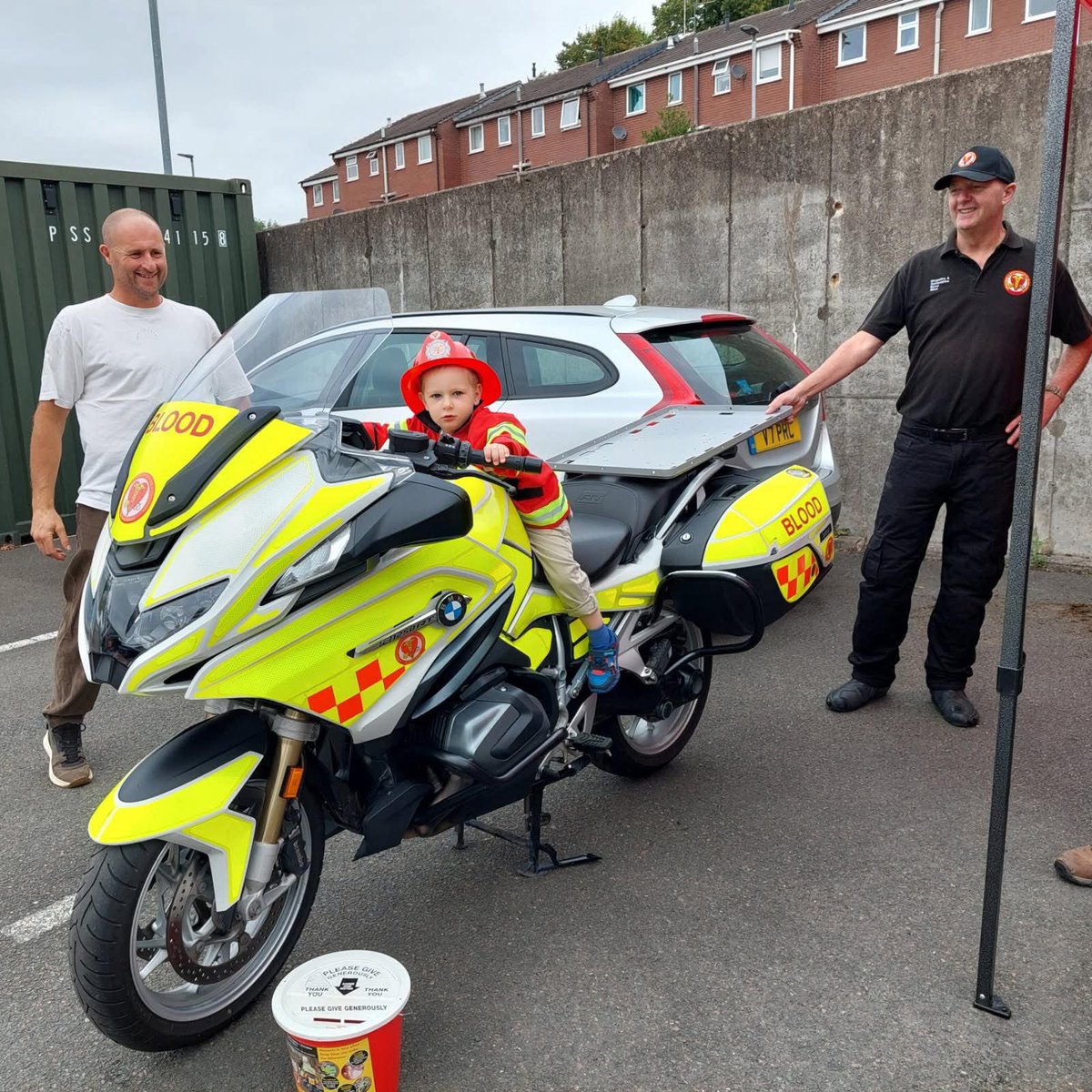 BloodBikesSSCBB's tweet photo. The Shropshire team were supporting Shrewsbury Fire Station Open Day today.

One of their young visitors can’t make his mind up whether to be a bike or a fireman???

Only time will tell!!! 😊 https://t.co/8iL59FjPlT