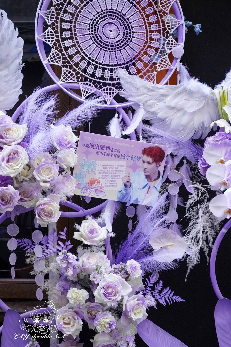 LAYderable_CA's tweet photo. 🌙 Haikou nights, dreamcatchers swaying in the breeze.
Across the ocean, Xback weaves blessings into every thread
catching only sweet dreams for @layzhang , guarding his sleep with love.

Special thanks to the Canadian fans who participated in and also thanks to @LayXChannel1007 https://t.co/HRzIHnKKzz