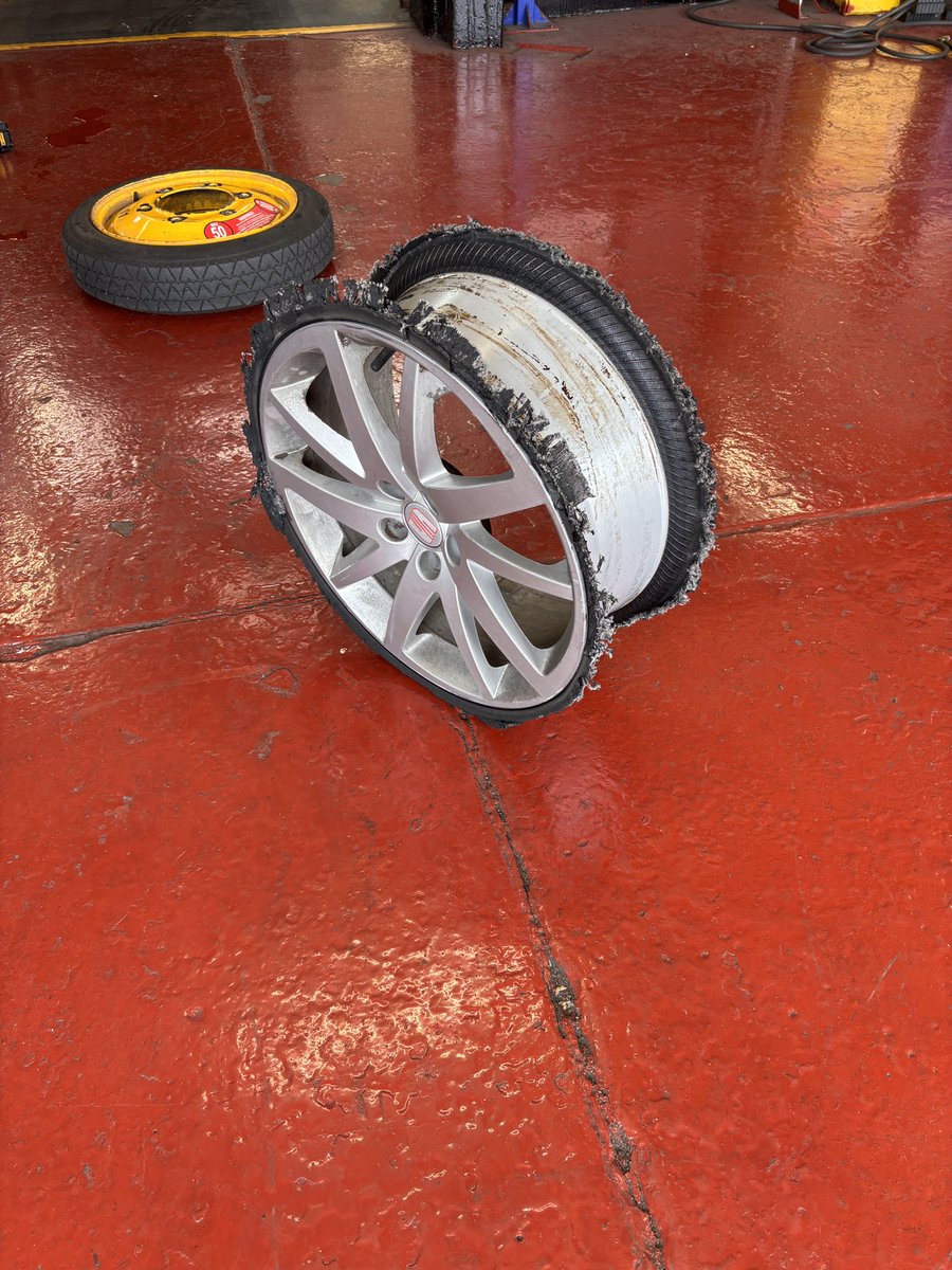 stevenabrahams1's tweet image. I have to give all the plaudits today to @Nabrahams_5 who set off to Swansea on his own, suffered this on the way and still got there at 1450. Only to have to suffer that shit. Fair play Nath!👏🏻👏🏻
#twitterblades