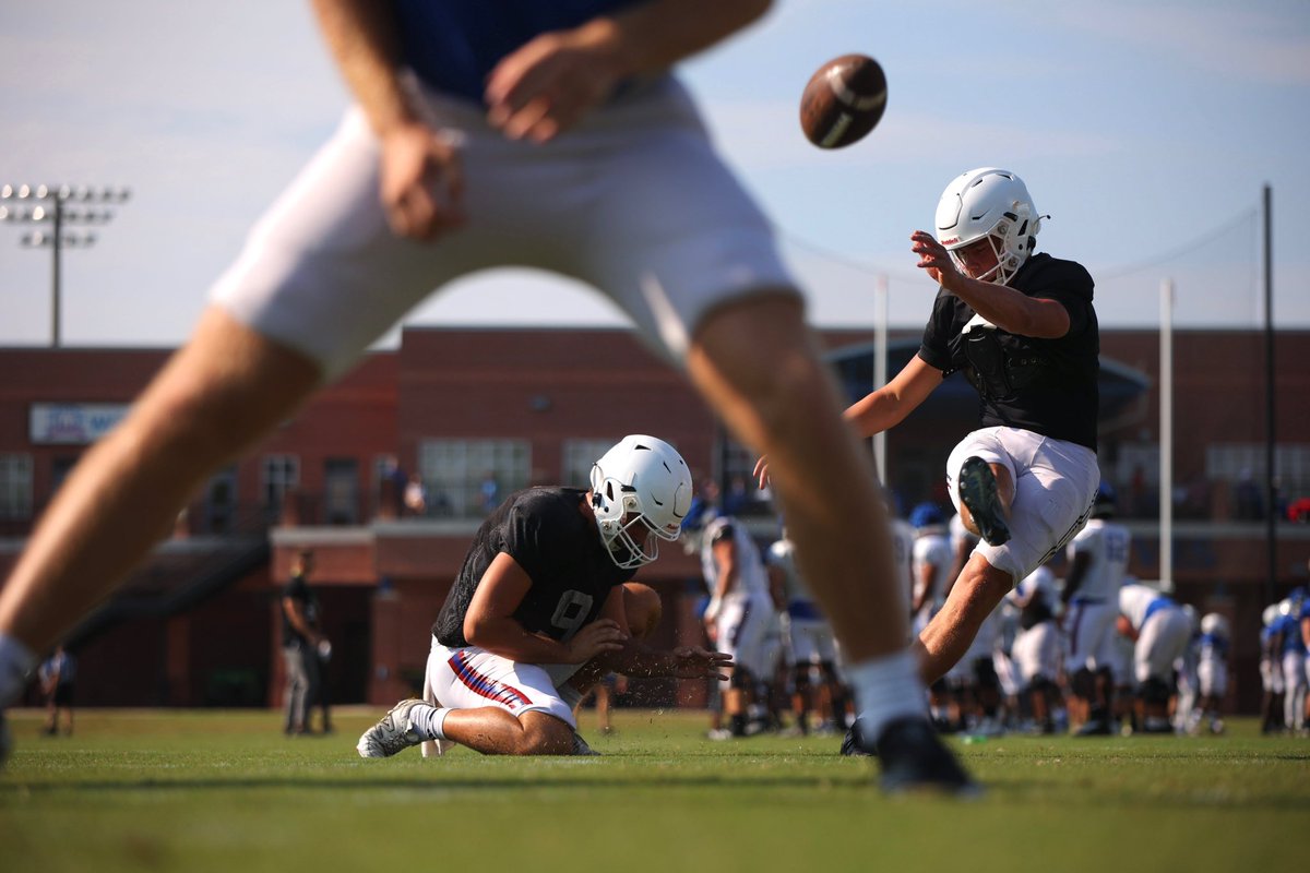 UWGFootball's tweet photo. TURN ME UP
Football season is JUST around the corner
#BuiltForMore https://t.co/VnGWBpIWpa
