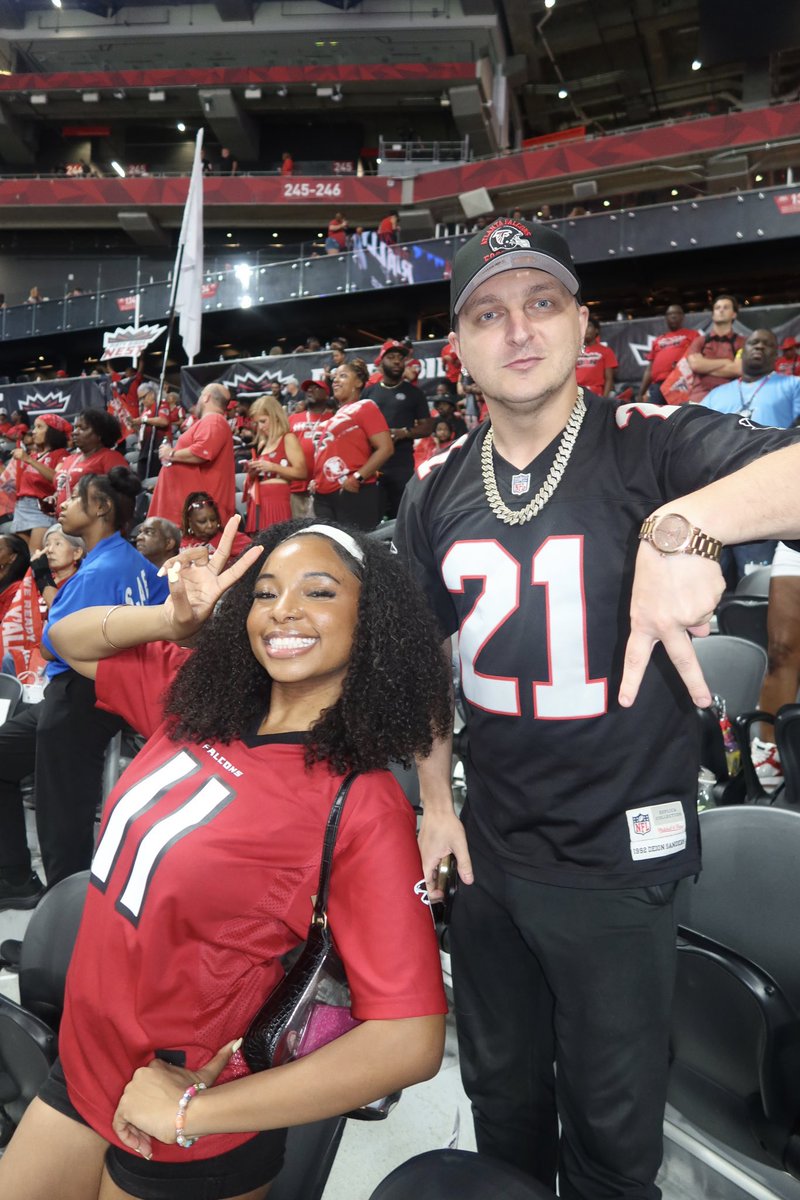 Shout out to <a href="/laurynsage/">lauryn</a>! Another one of the realist ATL sports fans on here. This was at the preseason game last night!🔥#Falcons #DirtyBirds