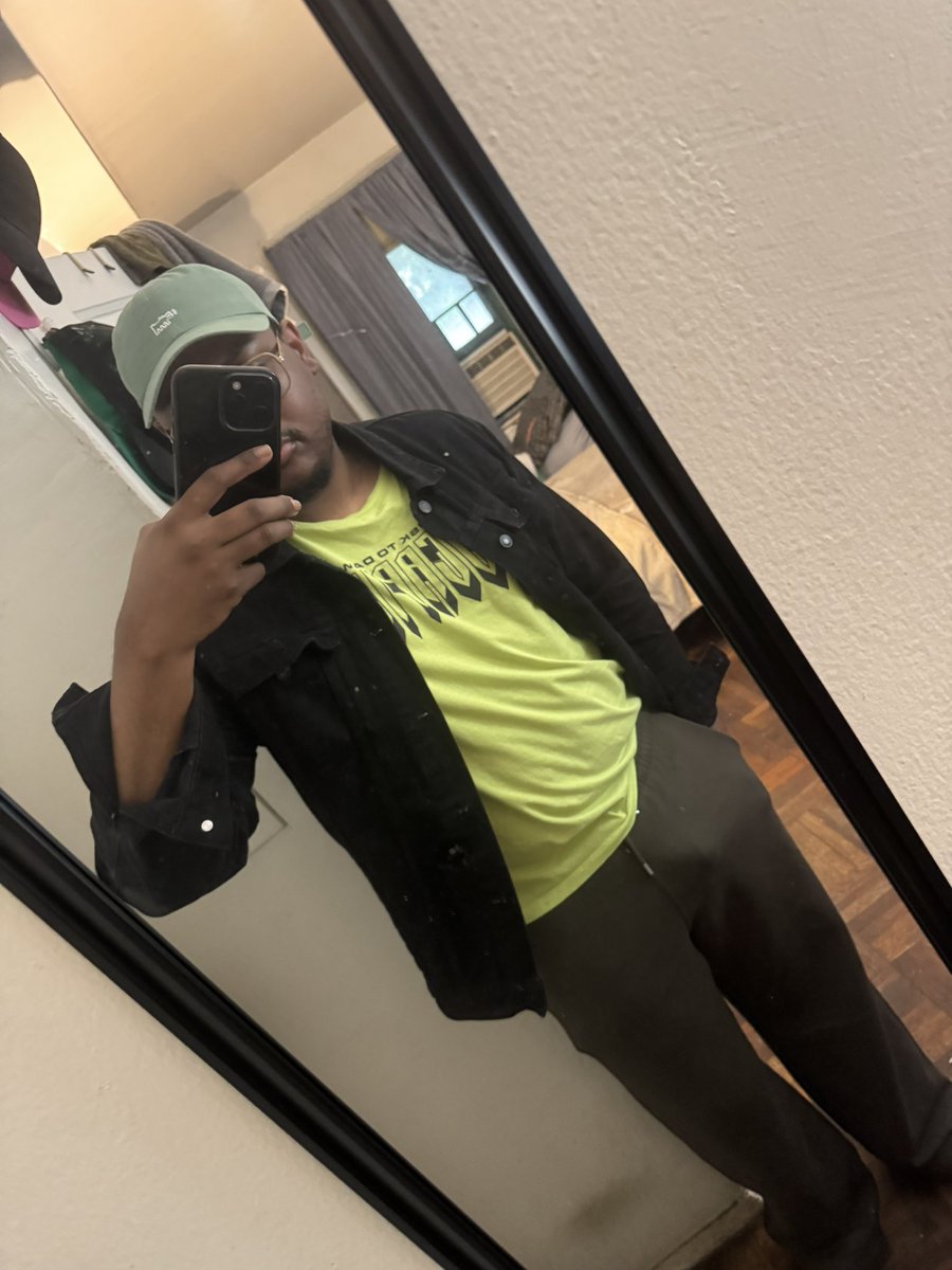 Too 🔥for Grindr 😩😩 . I guess to much of a bulge 😩😩😩