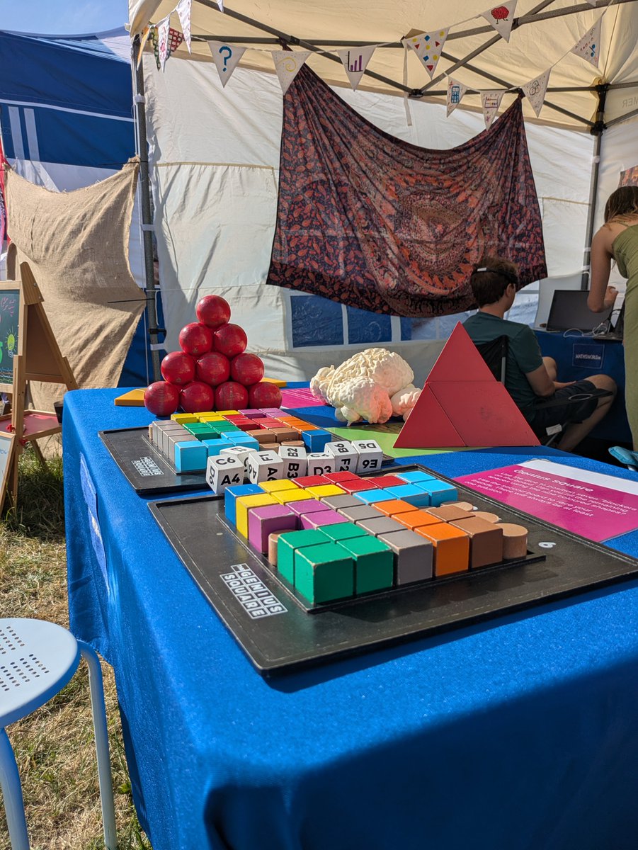 MathsCityLeeds's tweet photo. Earlier this summer we took our pyramid puzzles to the pyramid stage!

Joining the Science Futures field of this year's Glastonbury music festival the team tested out festivalgoers’ brains using EEG brain scanning technology against some of our trickiest geometric puzzles! https://t.co/Br5bGBzy3O