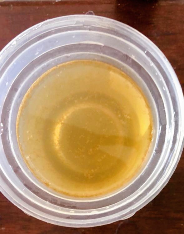 Esta es el agua potable que está llegando a Prados del Este. Lamentablemente el olor no se puede enviar por esta via, pero es reportado por vecinos de diferentes calles como nauseabundo. Agradecemos a <a href="/HidroCapital2/">Hidrocapital</a> atender esta denuncia. Varias semanas reportando sin respuesta.