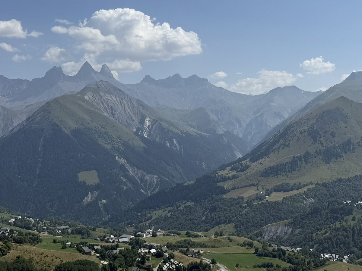Stare a Les Sybelles in Francia per una settimana è stato rigenerante. Ho scritto tanto, ho passeggiato tanto: tutto ciò che volevo fare. Qua vi segnalo tutti i percorsi che ho fatto, nel caso vi capitasse di passarci e non sapete che sentieri prendere 🫶🏻

it.wikiloc.com/wikiloc/user.d…