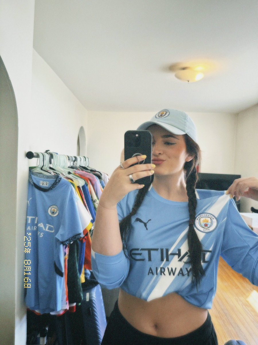 CHI_Kacee's tweet photo. WE BACKKKKK

And live on twitch for a Man City vs. Wolves watch party 🩵🩵🩵 https://t.co/ufbpwZwQuv
