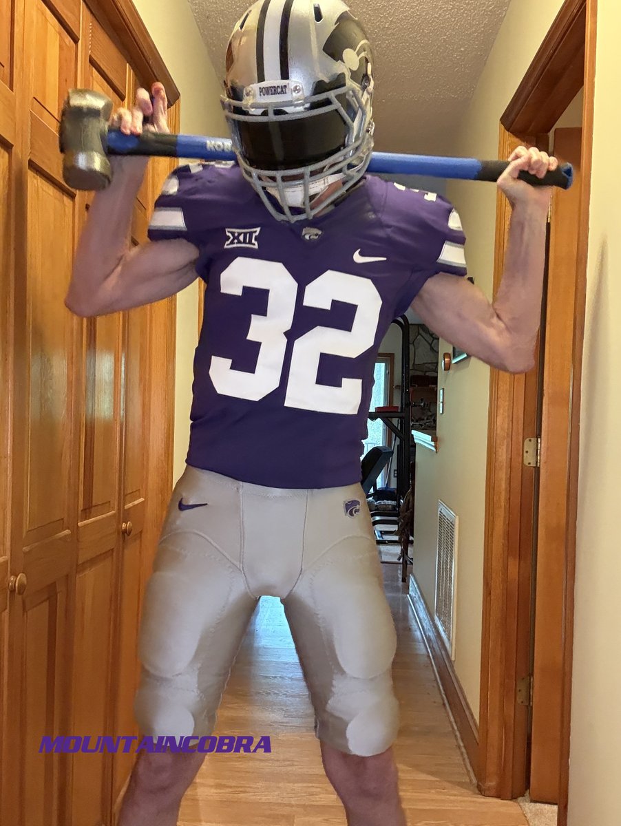 I always carry a big tool around.
#footballgear