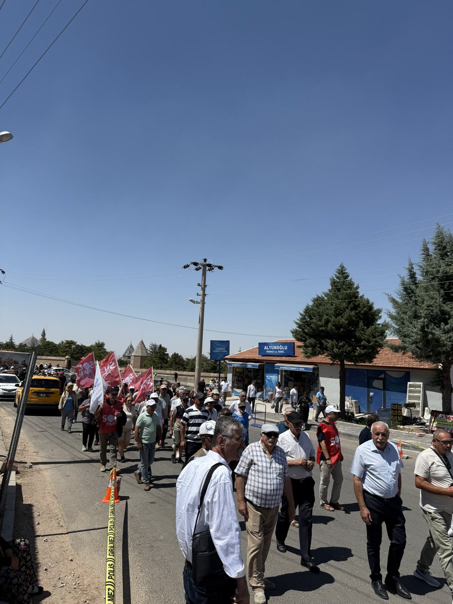 karaman_sol's tweet photo. TÜRKİYE’NİN GELECEĞİ VE SOL Paneli Hacıbektaş’ta yürüyüş ile başladı. 
#EşitlikAdaletMemleketeSOLGerek https://t.co/HJamqmAX25