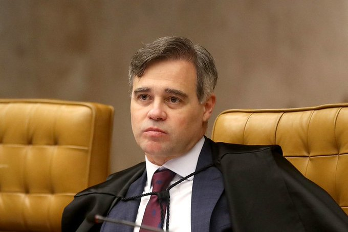 BrazilenDireita's tweet image. Ministro #Mendonça sai em defesa do pastor Silas #Malafaia e faz alerta ao Hugo #Motta e colegas da #suprema corte sobre grave tensão que está se instaurando no #STF.