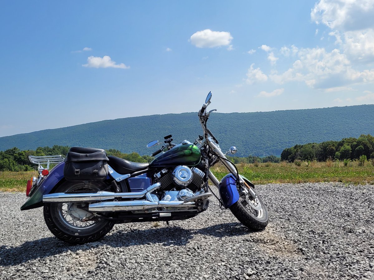 Shadowoopzz's tweet image. Out near Naples, NY. 

#NaplesNY #NewYork #countryroad #YAMAHA #Vstar #650cc #custommotorcycle