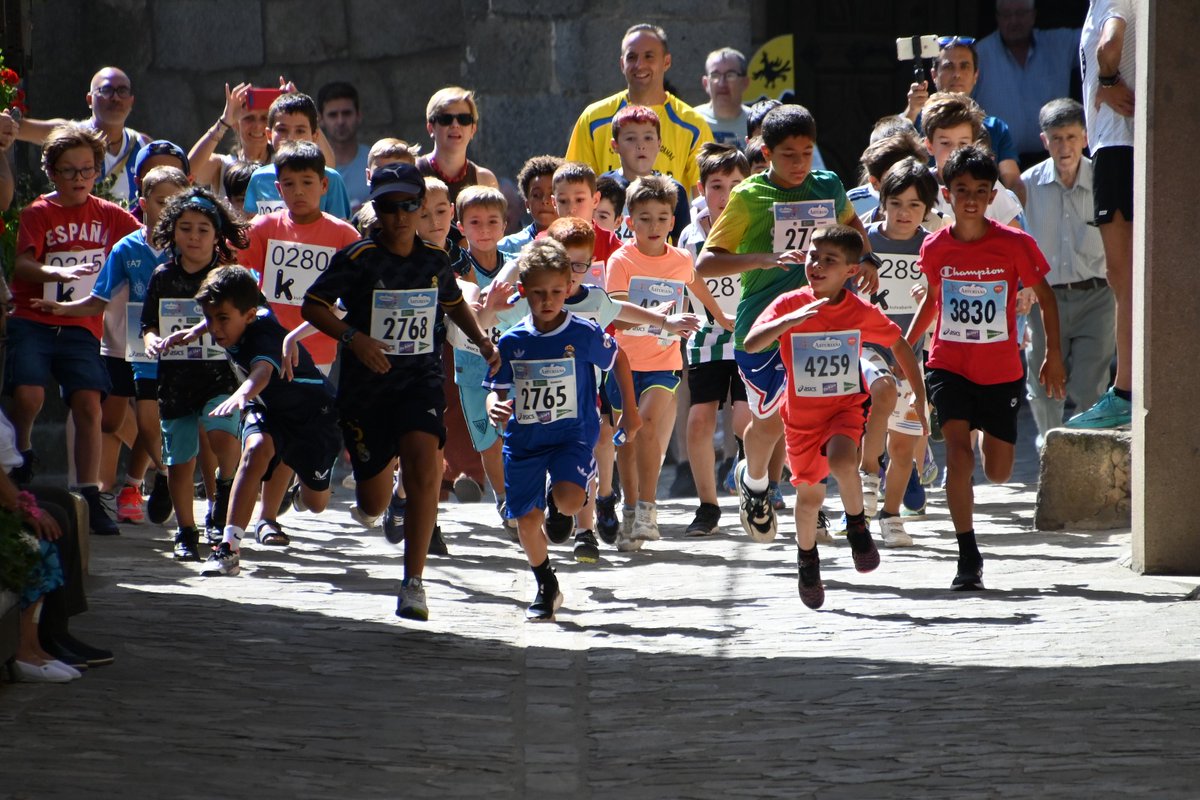 VicenCapi's tweet photo. XVIII Carrera Popular de San Martín del Castañar-IV Tº Jose Luis Capitán @AytoSanMartin, gran ambiente y participación, victorias de Manuel Tejedor y Pilar García y más de 1.600 euros que se irán para @FUNDELA1 y la investigación contra la #ELA https://t.co/tYt4Gbrsvj