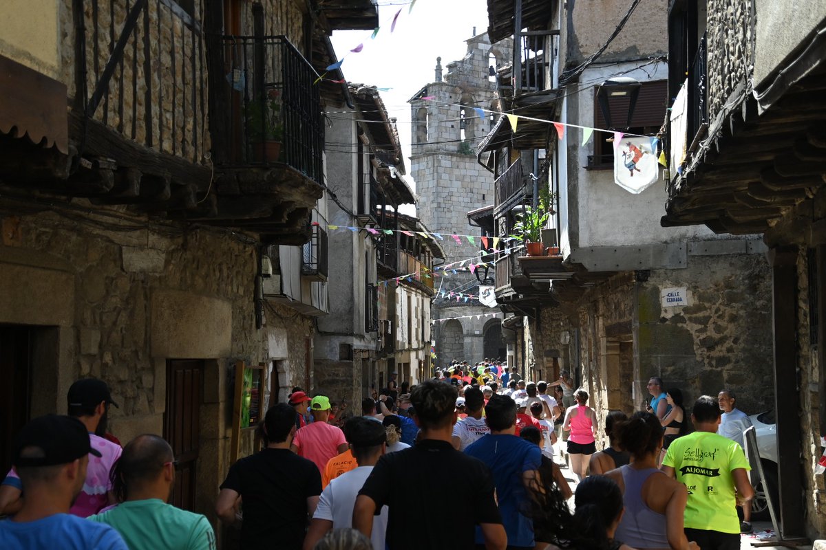 VicenCapi's tweet photo. XVIII Carrera Popular de San Martín del Castañar-IV Tº Jose Luis Capitán @AytoSanMartin, gran ambiente y participación, victorias de Manuel Tejedor y Pilar García y más de 1.600 euros que se irán para @FUNDELA1 y la investigación contra la #ELA https://t.co/tYt4Gbrsvj