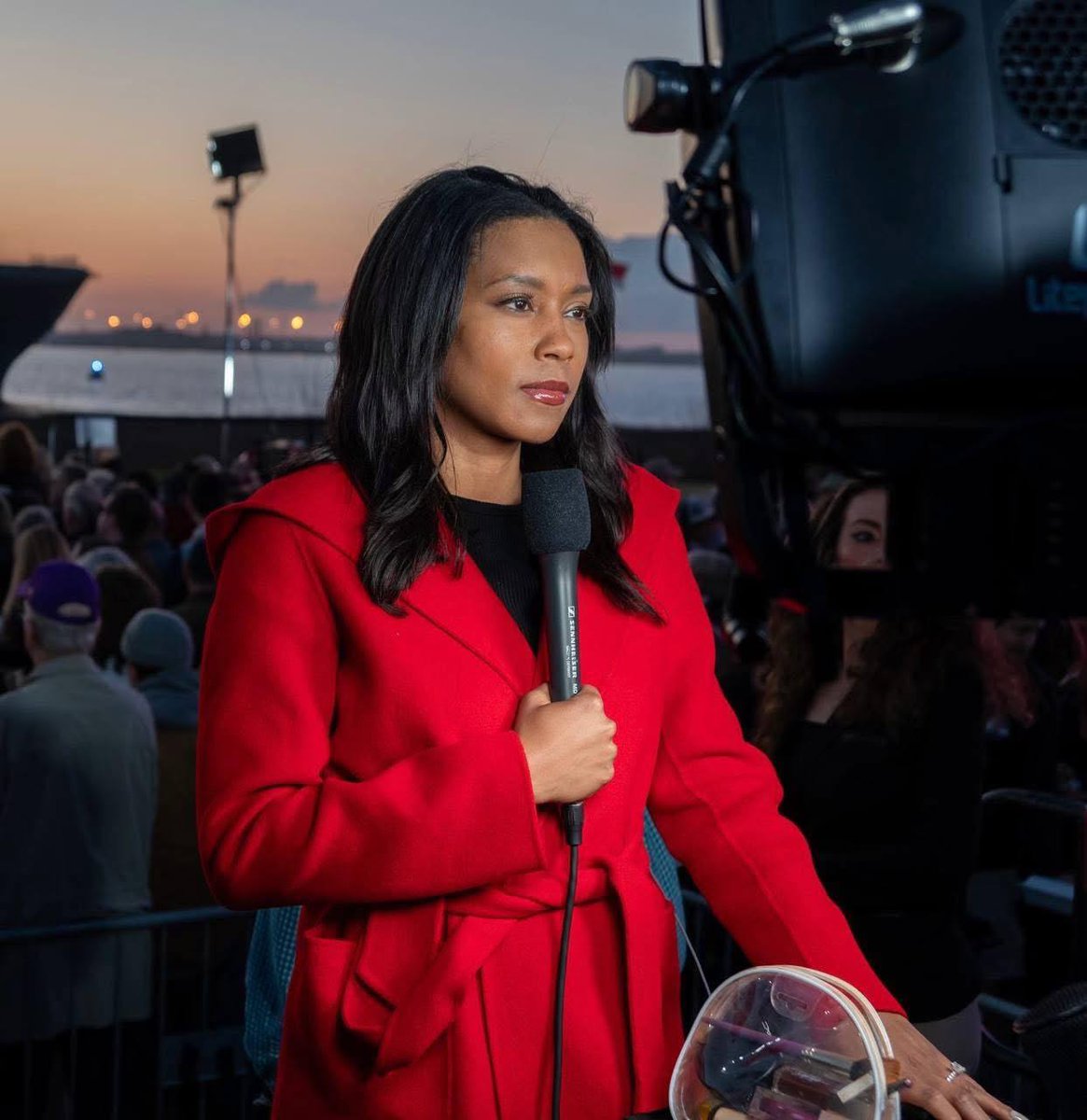 Справжніх друзів треба знати. 

Рейчел Скотт, старший політичний кореспондент ABC News. Це вона запитала Путіна про вбивства українців

Ю. Богданов