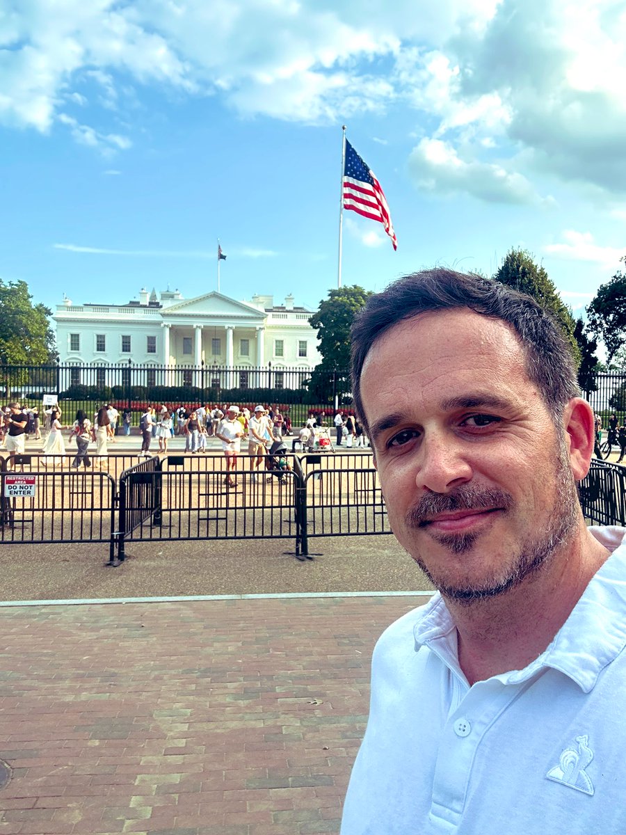 How it started (2021) / How it ends (2025)

Tornem a casa!