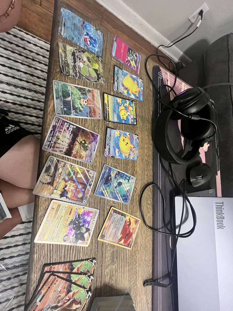 Eggroll🌺 tweet media