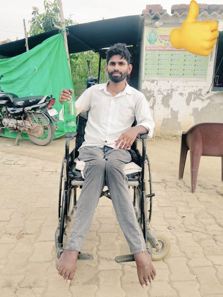 मेरी अधूरी कहानी ࿐★ (@krishna48809571) on Twitter photo जब आपकी किस्मत अच्छी नहीं होती तो आप खुद को कितना भी रगड़ लो, आप चमकने वाले नही। ज़िंदगी अनगिनत इम्तेहान लेती है। इंसान खुद को काफी छोटा महसूस करता है, जब साथ वाले आगे निकल जाते है। ख़ैर.. मैं खुद को निष्प्राण महसूस करता हूं। मैं खुद से खुद के लिए लड़ रहा हूं। मैं निर्बल हूं। जब आपकी किस्मत अच्छी नहीं होती तो आप खुद को कितना भी रगड़ लो, आप चमकने वाले नही। ज़िंदगी अनगिनत इम्तेहान लेती है। इंसान खुद को काफी छोटा महसूस करता है, जब साथ वाले आगे निकल जाते है। ख़ैर.. मैं खुद को निष्प्राण महसूस करता हूं। मैं खुद से खुद के लिए लड़ रहा हूं। मैं निर्बल हूं।