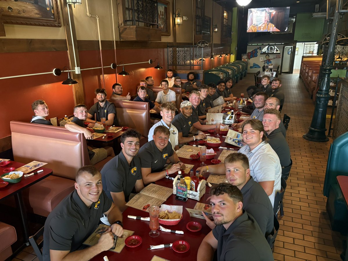 Mike Leonard (@championsmanual) on Twitter photo Just some Franklin Griz Football Family Fellowship over great Food. #TeamGriz <a href="/FCGrizFootball/">Franklin College Football</a> <a href="/FCGrizAthletics/">Franklin Grizzlies</a> <a href="/d3football/">D3football.com</a> Just some Franklin Griz Football Family Fellowship over great Food. #TeamGriz <a href="/FCGrizFootball/">Franklin College Football</a> <a href="/FCGrizAthletics/">Franklin Grizzlies</a> <a href="/d3football/">D3football.com</a>