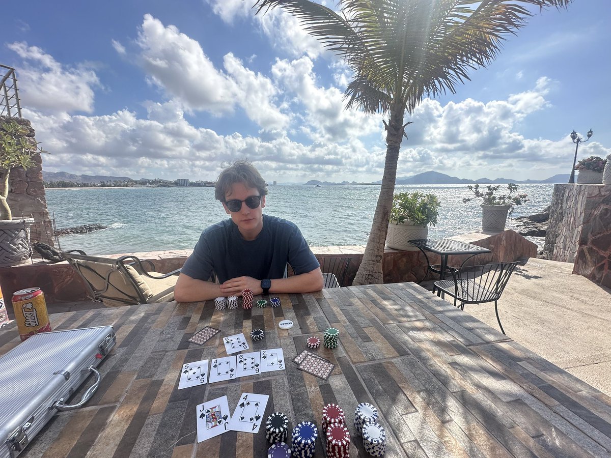 poker on the beach with birthday guy <a href="/MrCipe/">MrCipe</a> 🎉