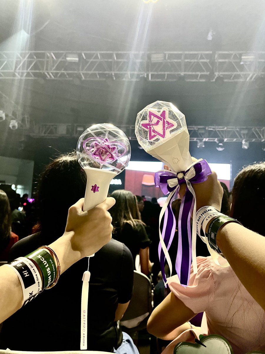 aroha_jo's tweet photo. sharing w you my photo dump! (late na talaga hahaha) #ROCKY #ROCKY1stFANCONinManila https://t.co/gr7EnRe97a