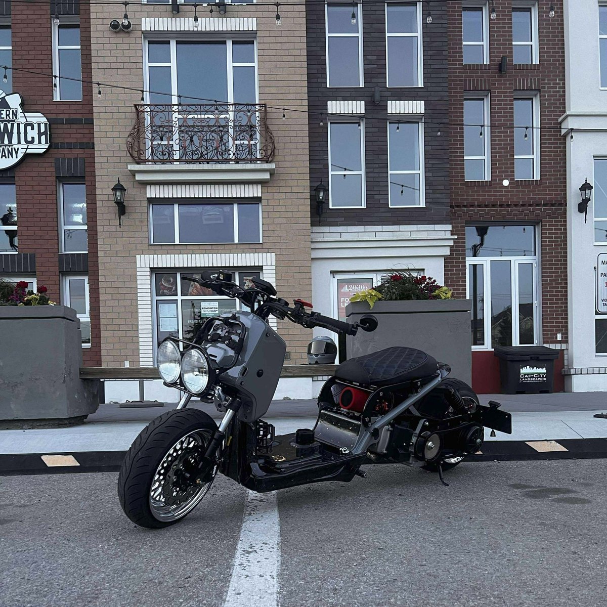 Jonathan's Honda Ruckus looking amazing - and the architecture! wearing our diamond seat cover 😍⁠
⁠
⁠l8r.it/9GRq
⁠
#cheekyseats #hondaruckus #customruckus #ruckusseatcover #madeintheUSA