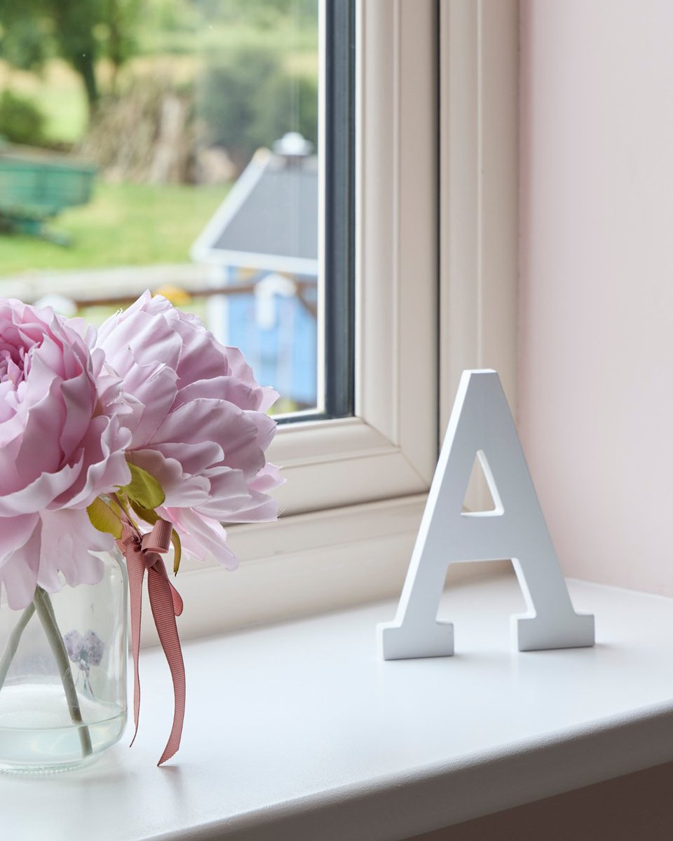 senatorwindows's tweet photo. Fresh blooms and sunny views... August at its finest. ☀️
*
*
*
*
*
#SenatorWindows #Windows #Doors #CompositeDoors #NewBuild #SelfBuild #Renovation #uPVC #Aluminium #SenatoratHome #BetterBrighterHomes #SenatorSolutions https://t.co/NTDgLaZ0hv