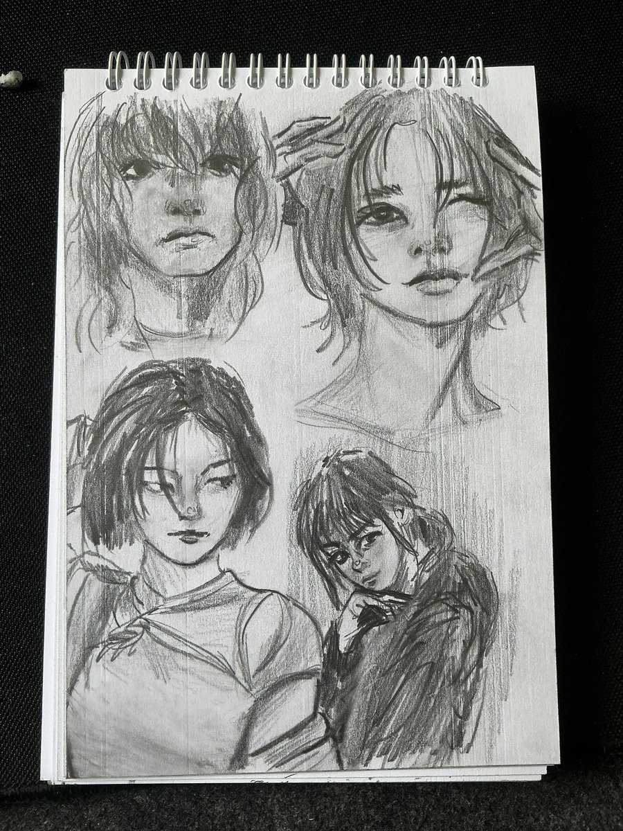 Daily sketch
#sketches #sketch #sketchart