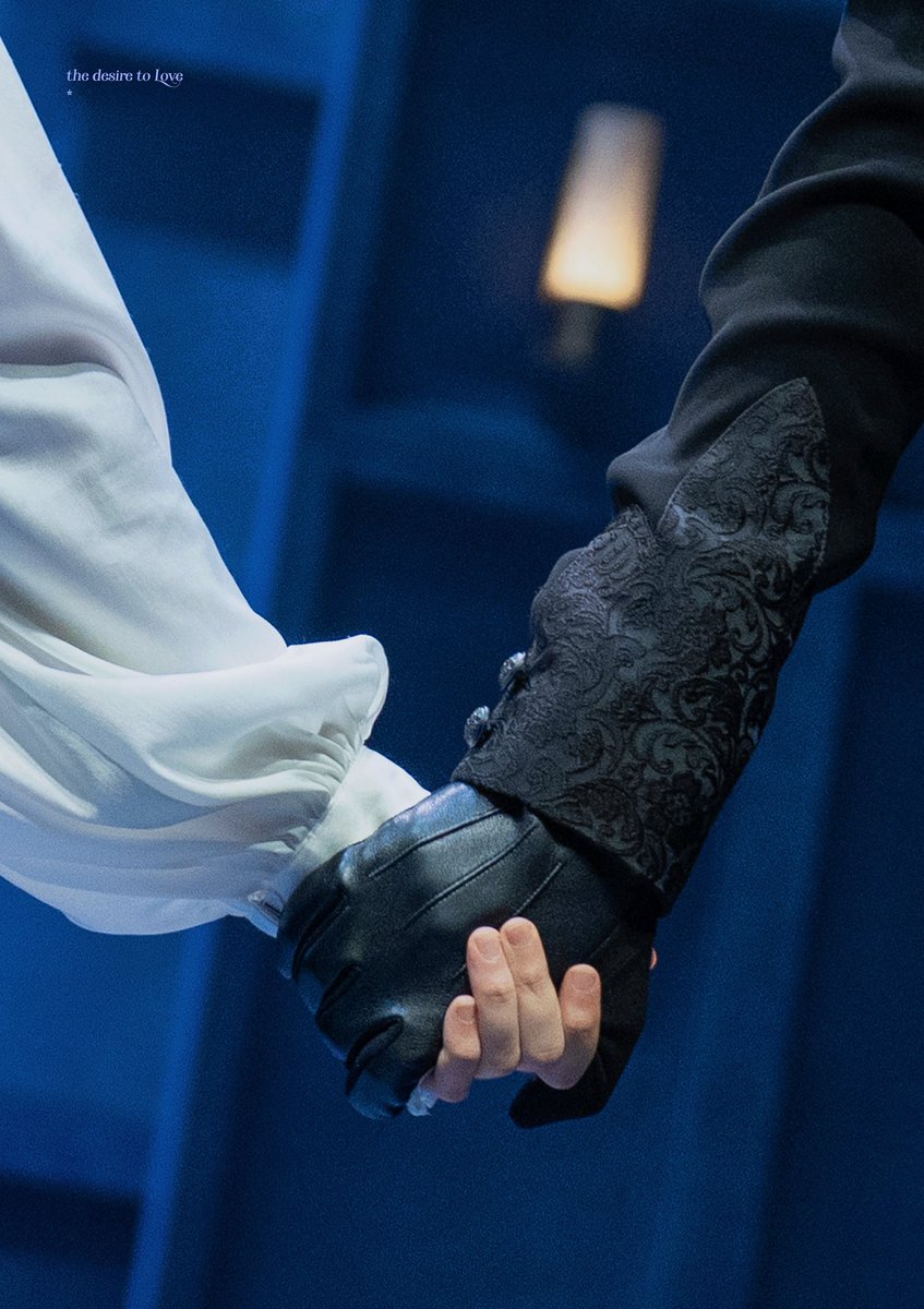 250816 밤 두 낫 디스터브 커튼콜
*
제스 블레이크 #윤재호 배우
카이만 #원태민 배우