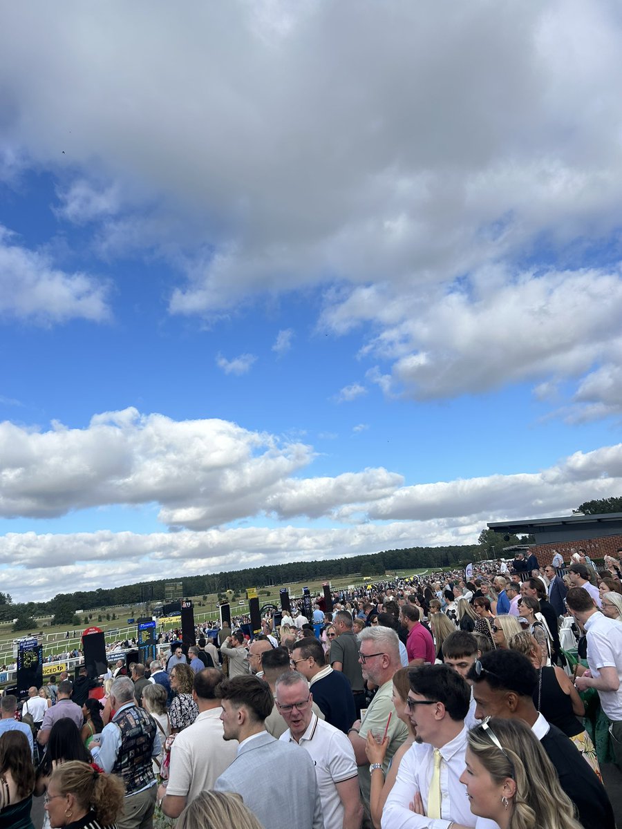 Market Rasen the Tom Jones loyal bet 🐎