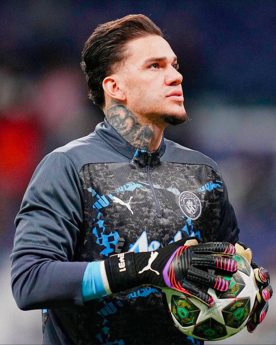futbolarena's tweet photo. Guardiola: "Ederson kendisini iyi hissetmiyordu ve rahatsızlığı nedeniyle sürekli kusuyordu. Bu sebeple kadroda yer almıyor." https://t.co/DXz2S44bDp