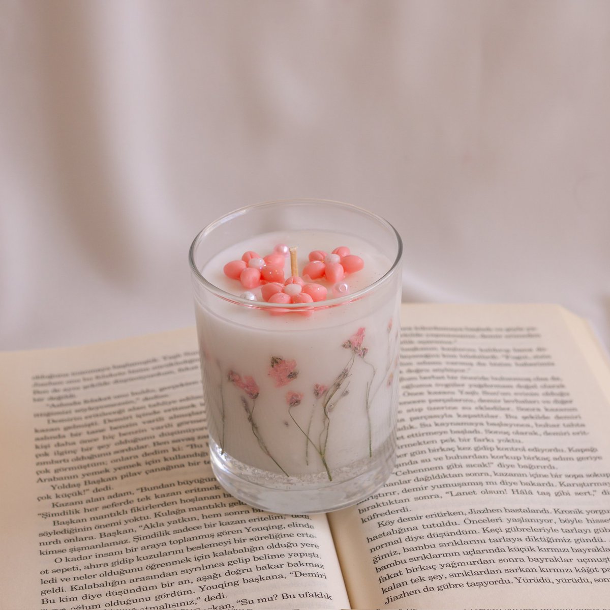 Çiçek bahçesi gibi bir mum olur mu? 😍