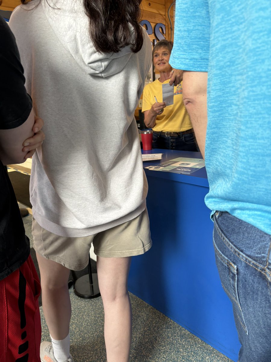 presmelb's tweet image. I’m not sure you’d understand how Minnesotan this woman is, but she’s great! 🥧  #MN08