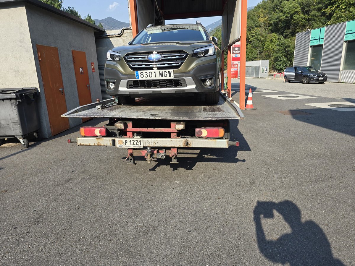 lirimont's tweet photo. Share on @hertz which left us with 2 babies on a parking lot for 5 hours. For a flat tire in Andorra. #CustomerServiceFail https://t.co/CYSQDu0qJg