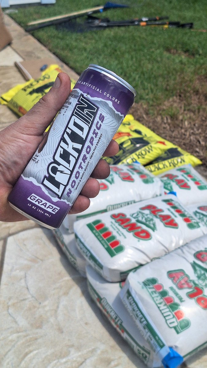 DrJay0Jason's tweet photo. Cheers to you, #LockdinNation To the ones not #lockdin in the gym, not at the office, not training, not running, not competing. This @LiveLockdIn #NOOTROPICS rake break is for you. The weekend yard warriors need a clean performance beverage too to #keepgoing. There's only ONE. https://t.co/VhglArIeZi