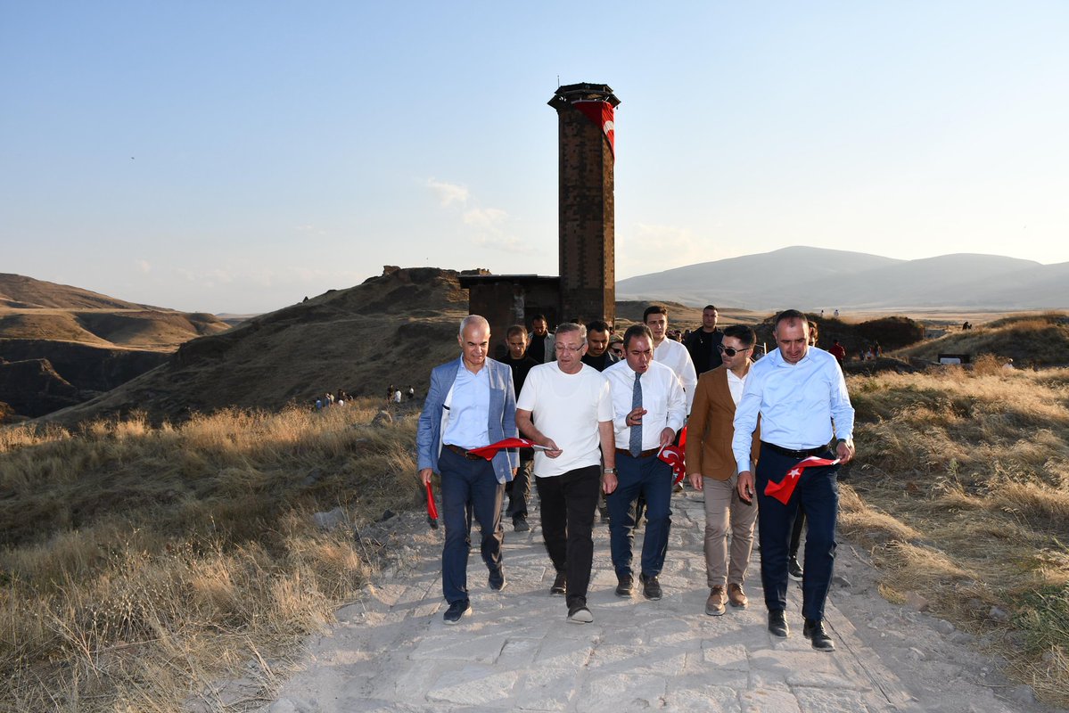 T.C. Kars Valiliği (@karsvaliligi) on Twitter photo 📍#Ani Örenyeri
Ani'nin Fethinin 961. yıl dönümü kutlama programı kapsamında düzenlenen Bayraklı Yürüyüş, Valimiz Ziya Polat'ın katılımıyla gerçeklestirildi.
<a href="/ziyapolat73/">Ziya POLAT</a>
#anidemekanadoludemek 📍#Ani Örenyeri
Ani'nin Fethinin 961. yıl dönümü kutlama programı kapsamında düzenlenen Bayraklı Yürüyüş, Valimiz Ziya Polat'ın katılımıyla gerçeklestirildi.
<a href="/ziyapolat73/">Ziya POLAT</a>
#anidemekanadoludemek