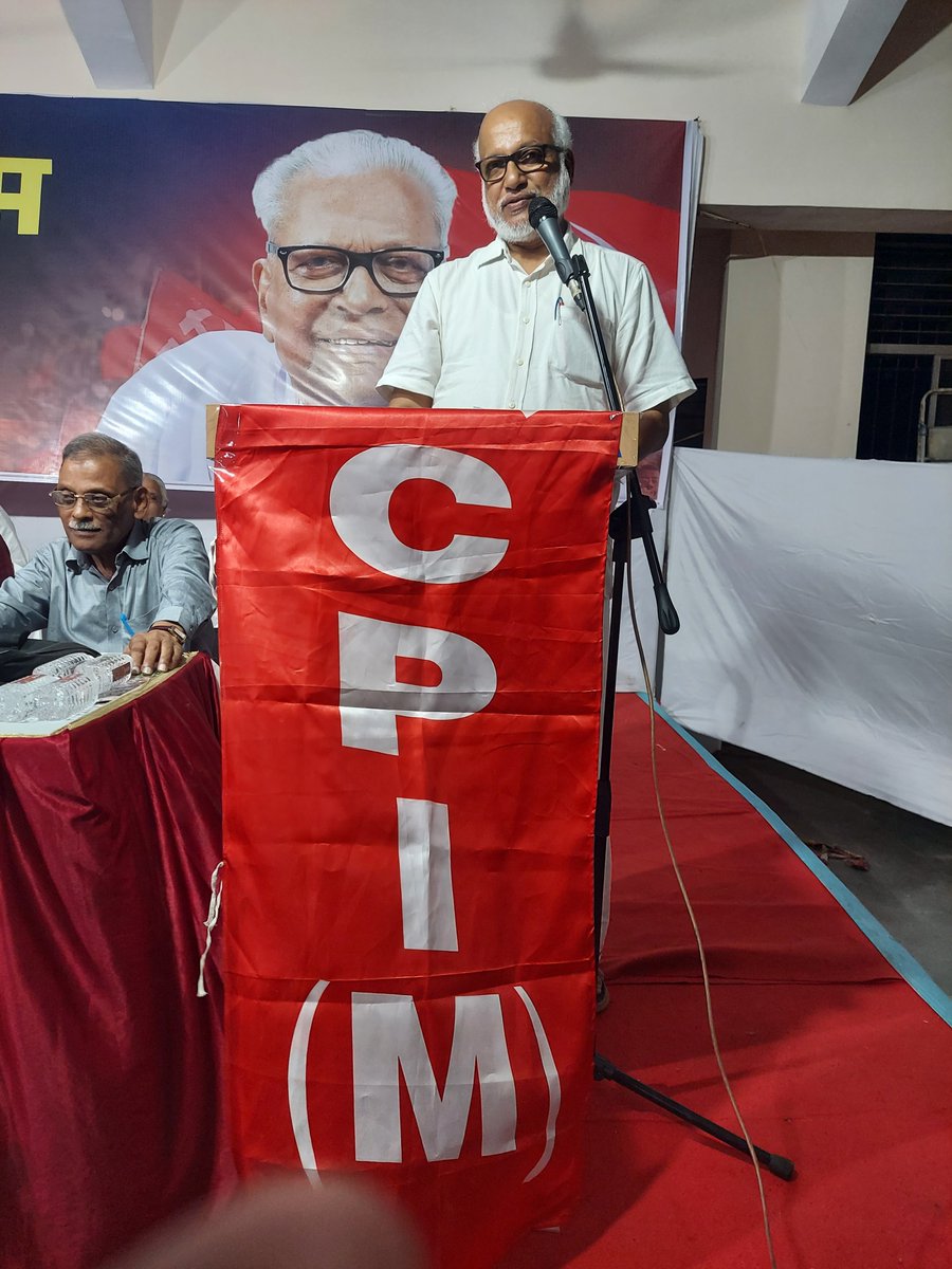 cpimspeak's tweet photo. General Secretary @MABABYCPIM addressed the Comrade V.S. Achuthanandan Condolence Meeting & Comrade Sitaram Yechury Memorial Meeting in Mumbai
The event was organised by the CPI(M) Mumbai District Committee to pay homage to communist stalwart V.S. Achuthanandan. Speakers also paid tributes to former General Secretary Sitaram Yechury whose birth anniversary was marked on August 12.