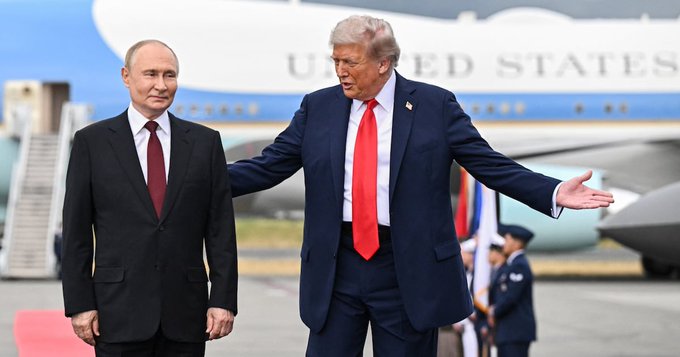 🇺🇸🇷🇺 "Putin'e Kırmızı Halı Tedavisi Sadece Başlangıç"

▫️ ABD Başkanı Donald Trump, Alaska zirvesinde Rusya Devlet Başkanı Vladimir Putin'e kırmızı halı serdiğini ve bunun başlangıç olduğunu belirtti.

▫️ Görüşmenin son derece verimli geçtiğini, birçok noktada anlaşmaya