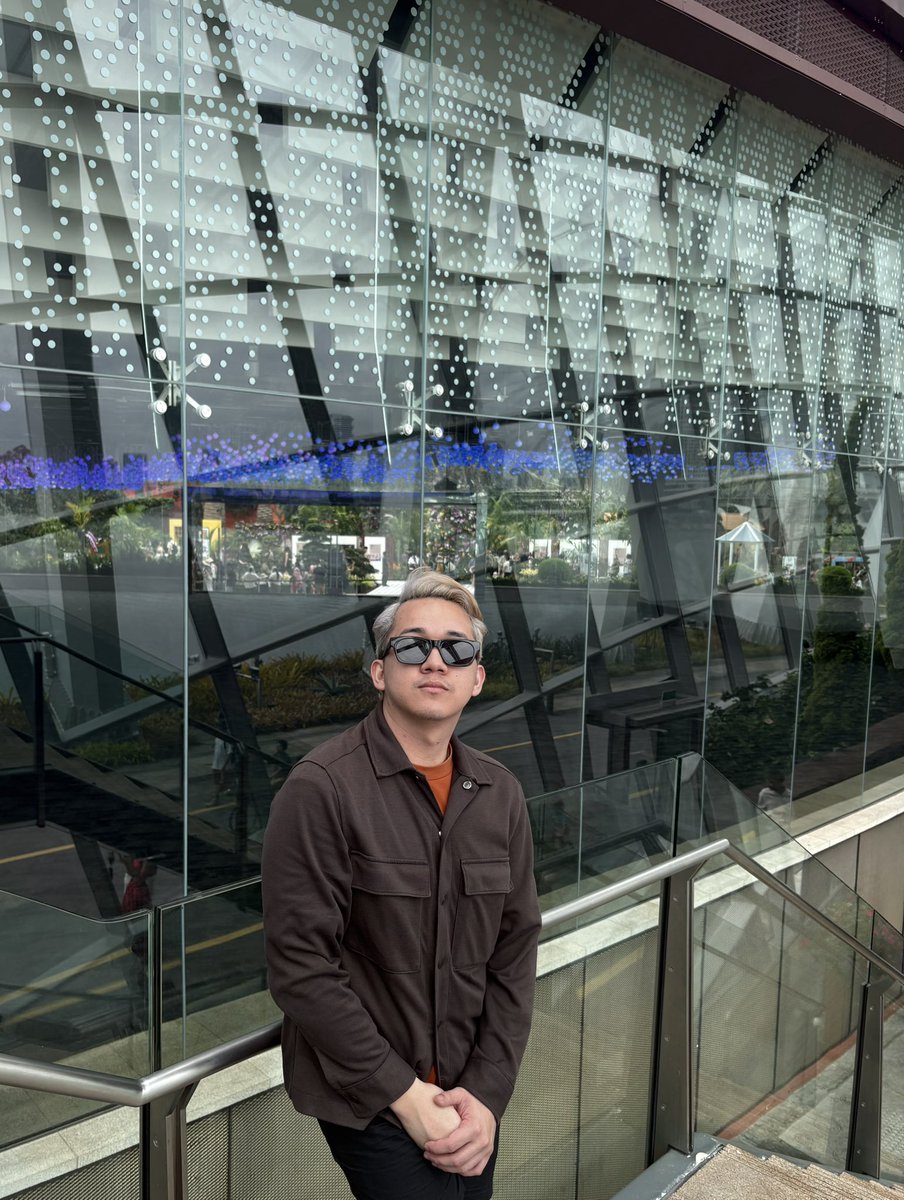 silvawinslin's tweet photo. HAPPY BDAY SELFFFF! 🥳 https://t.co/INL7GrvlaI