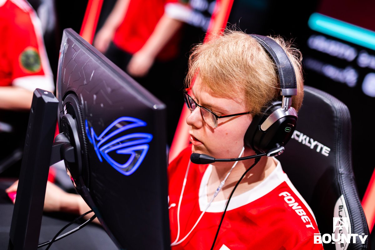 Some of the fastest players in the world, using the fastest monitor in the world 😎 

The incredible 610Hz ROG Strix XG248QSG Ace monitors brought to you by <a href="/ASUS_ROG/">ROG Global</a> 

#BLASTPremier