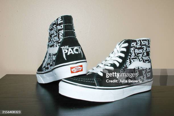 ShawnTooSoon's tweet photo. @INMYTINYPANTS @KeyboardKid206 What should have/could have been. Only a few pairs created and I think only the pack has them. https://t.co/K8Z5IoXX4g