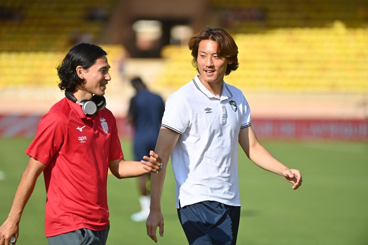 as_monaco_jp's tweet image. タキ＆アユム✨

試合前にル・アーヴルのDF瀬古歩夢と談笑😊

‣ #ASMHAC