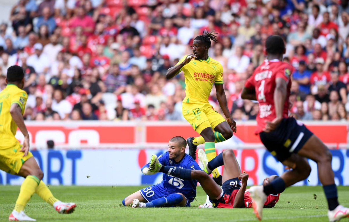 ChevalierVibes's tweet image. Lucas Chevalier 🇨🇵 contre Nantes c&apos;est :

🎮 5 Matchs (3V 1N 1D)
🧤 | 11 Arrêt (2,2/90)
💥 | 1,06 xG évités
❌ | 4 Buts encaissés (0,8/90)
💫 | 98/113 Passes réussies (86,7%)
🚀 | 14/29 Passes longues réussies (48%)