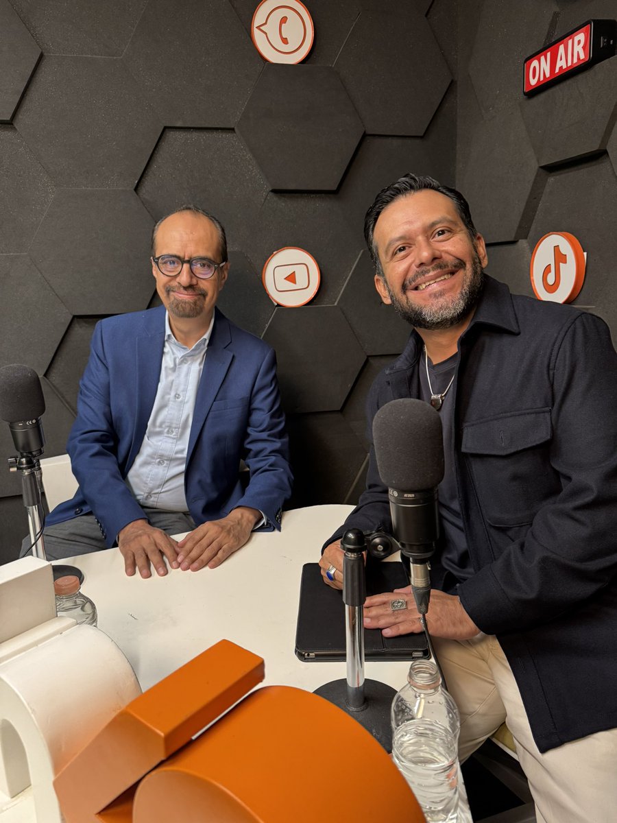 Cuauhtemoc_1521's tweet photo. Maximiliano de Habsburgo fue un buen gobernante? Charlé con @hzagal sobre el Segundo Imperio y su principal protagonista, Maximiliano de Habsburgo en el cuarto episodio de mi podcast “A la sombra del águila”! También platicamos sobre Carlota, Juárez y el Castillo de Chapultepec! Aquí la liga en YouTube! NO TE LO PUEDES PERDER! @adn40 

https://t.co/UA6c4V3YFg
