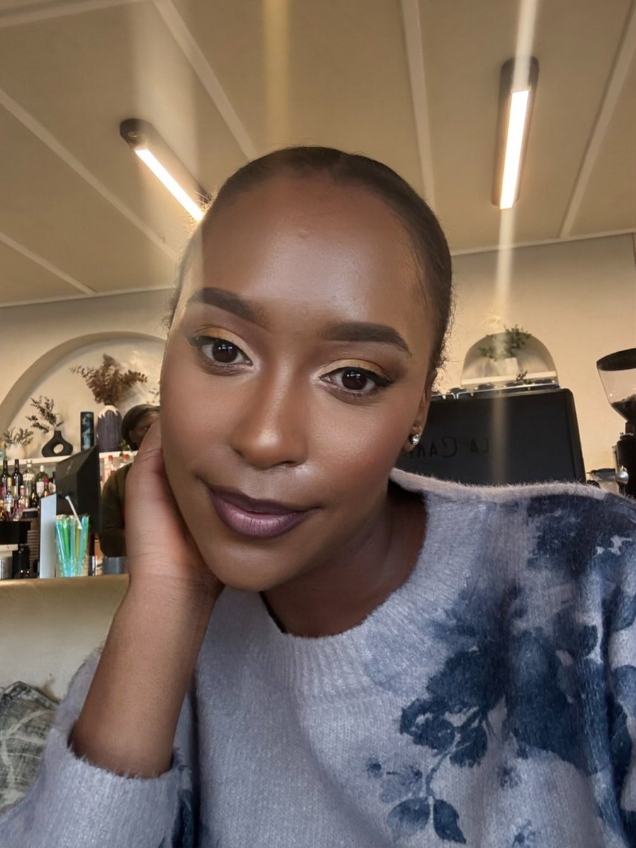 I played with makeup today to get my mind off things.

My hair is thanks to uVan der Mere no Hamaraj neh😅so don’t ask.